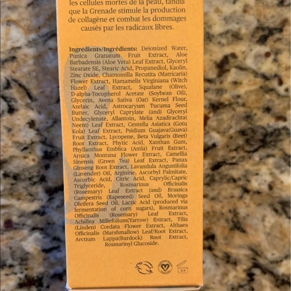 Apto Pomegranate Face Mask New - Picture 5 of 5